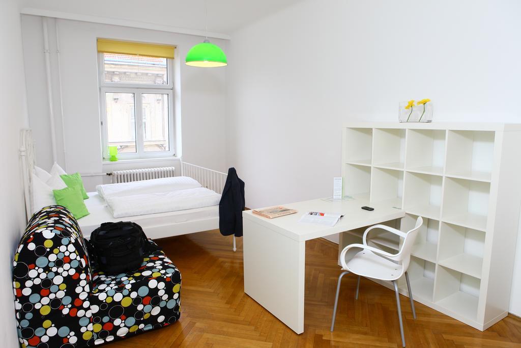 Hostel & Guesthouse Kaiser 23 Vienna Room photo